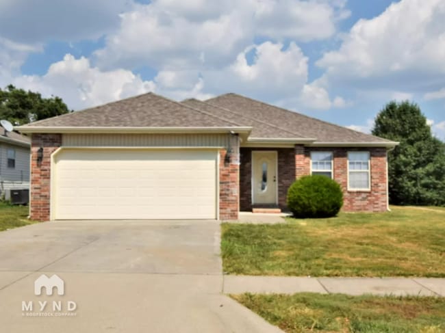 Building Photo - 664 S Mahn Ave