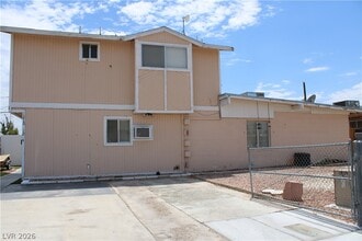 Building Photo - 1212 E Phillips Ave