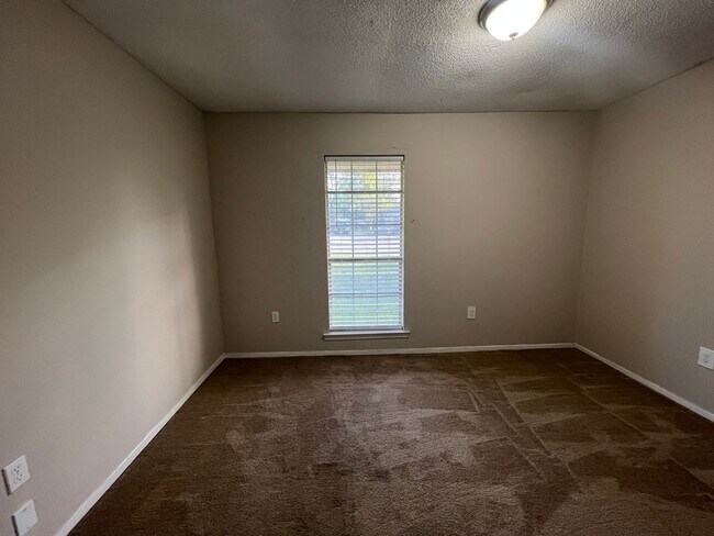 Building Photo - 2973 Moorcroft Dr