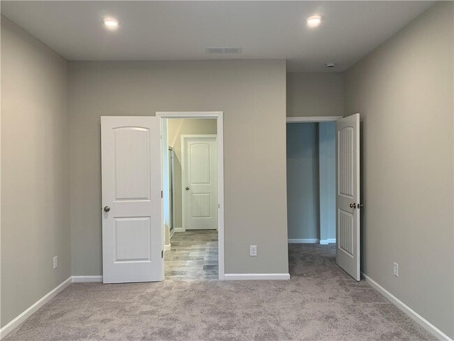 Building Photo - 204 Sage Woods Way