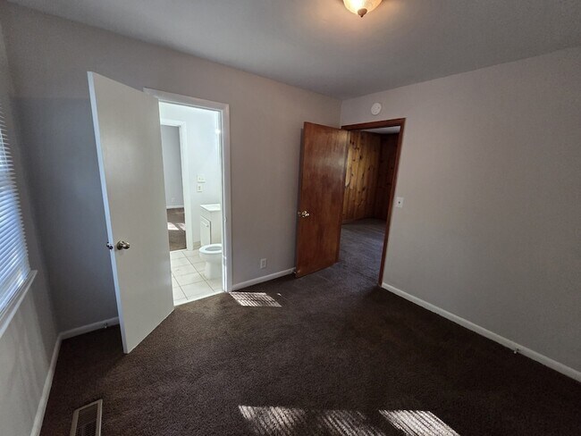 Building Photo - 297 McGavock Pk