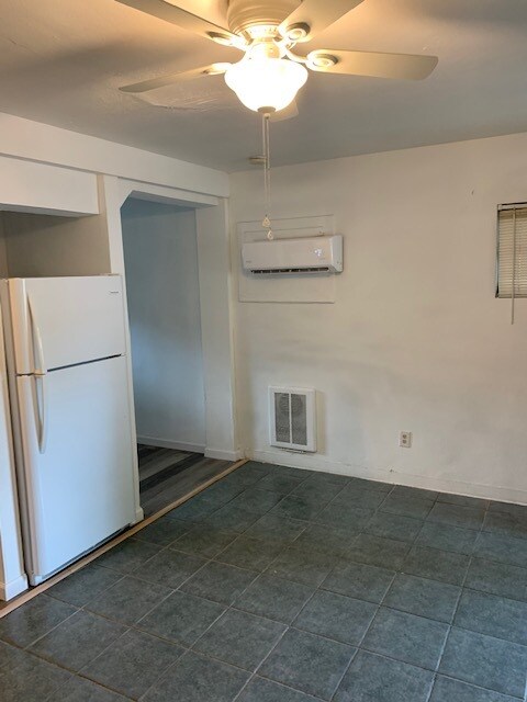 Hall - 240 Hollywood Blvd SE