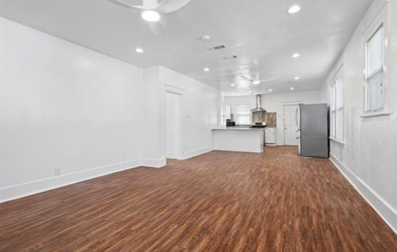 Building Photo - 719 S Montreal Ave