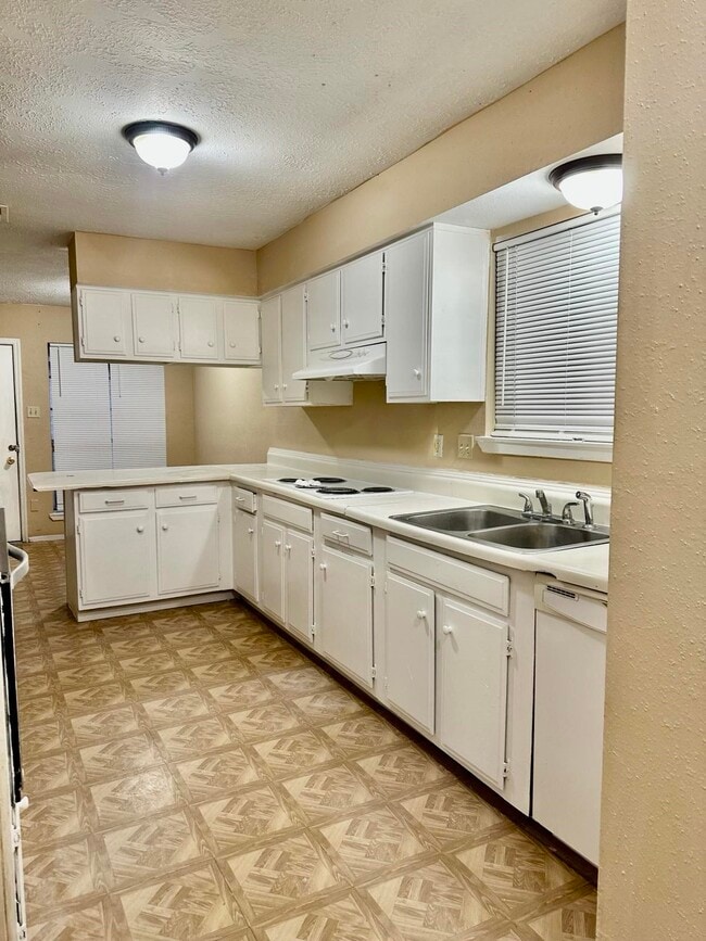 Building Photo - 722 Stephanie Dr