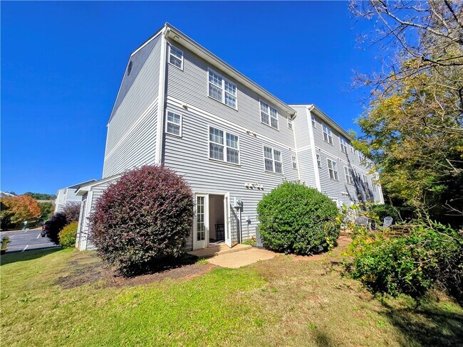 Building Photo - 220 Campus Dr