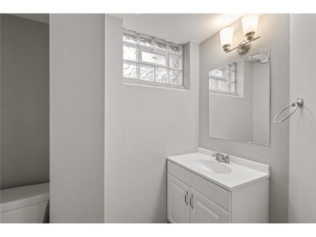 Building Photo - 4901 Larkspur Ln