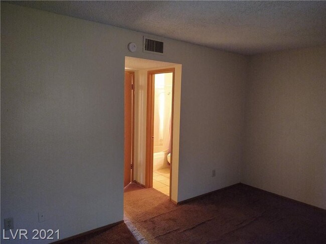 Building Photo - 2112 Sun Ave