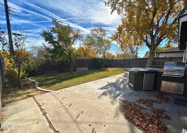 Building Photo - 640 James Ln