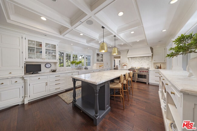 Building Photo - 2760 Sycamore Canyon Rd