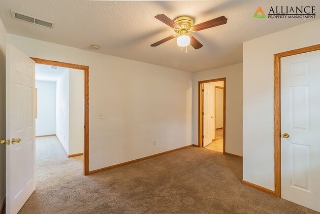 Building Photo - All appliances included, washer/dryer hookups!
