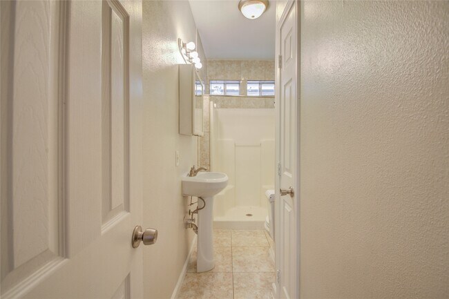 Building Photo - 2119 Kane St