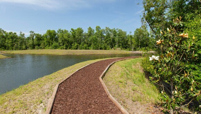 Building Photo - 1015 Course Ln