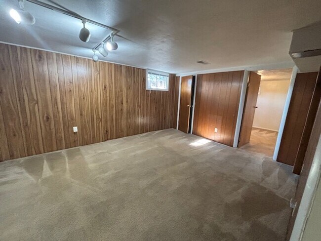 Building Photo - Very nice Family Home located in southern ...