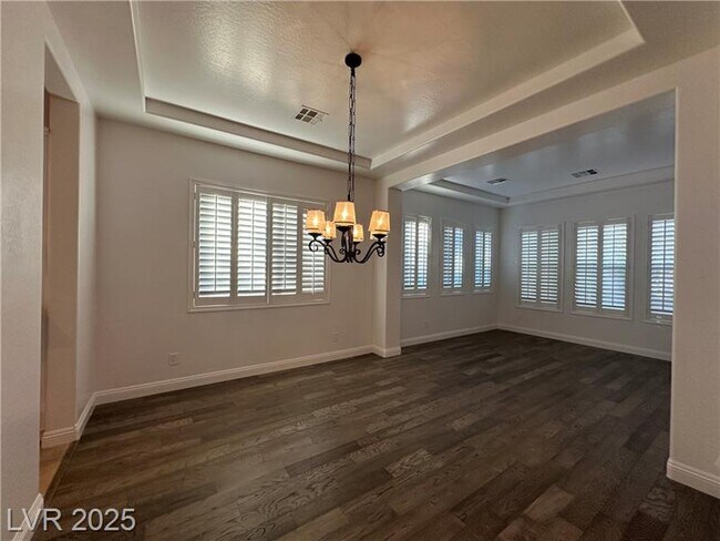 Building Photo - 2321 Martinique Ave