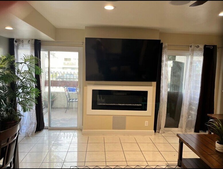 Building Photo - 7651 Reseda Blvd