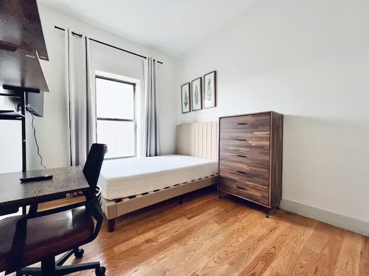Primary Photo - Furnished room/NOT APARTMENT