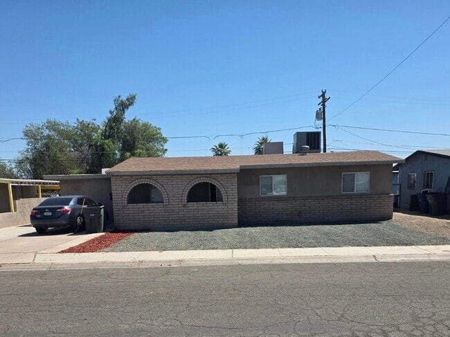 Building Photo - 2533 S Olivia Ave