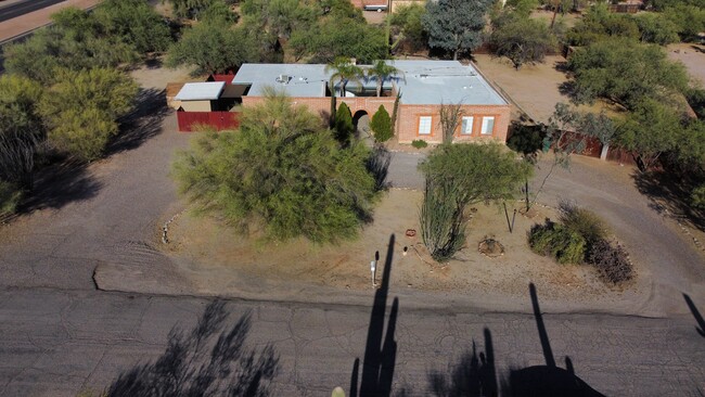 Building Photo - 1901 W Omar Dr