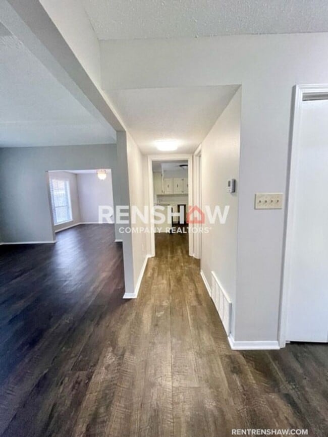 Building Photo - Unique 3 Bed / 2.5 Bath Condo - Move in Re...