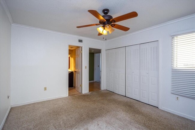 Building Photo - 908 Lake Destiny Rd