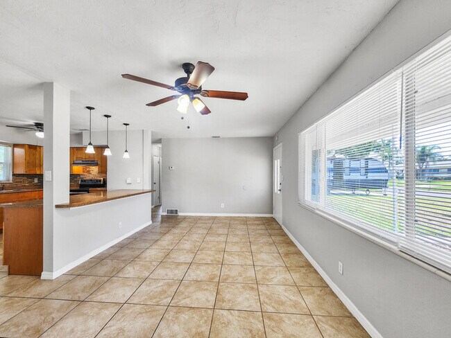 Building Photo - Charming 3-Bedroom in St. Petersburg, FL