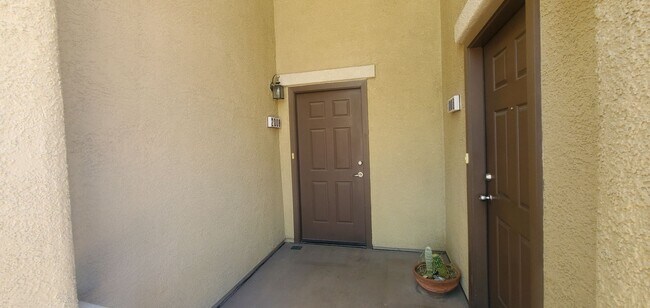 Building Photo - Stunning Condo with Attached Garage