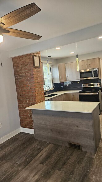 Building Photo - 5220 W 52nd St