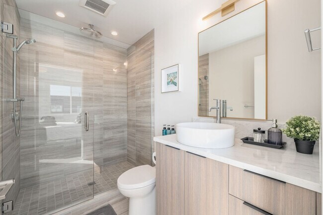 Building Photo - 4205 Evanston Ave N