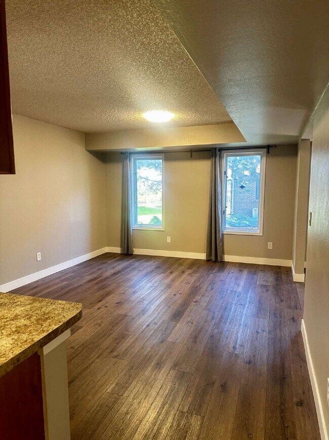 Building Photo - MOVE IN SPECIAL**  On This Spacious 3 Bed,...