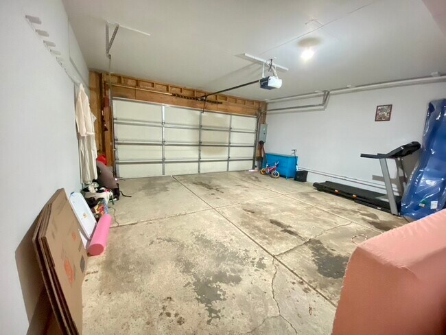 Building Photo - 111 Rowena Pl