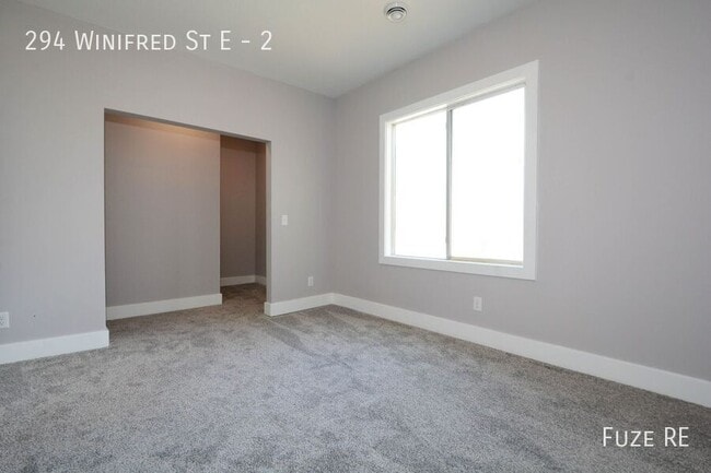 Building Photo - 294 Winifred St E