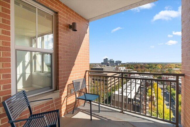 Building Photo - Stunning 9th-Floor Retreat at The Mercer