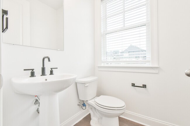 Building Photo - 6528 Beacon Dr