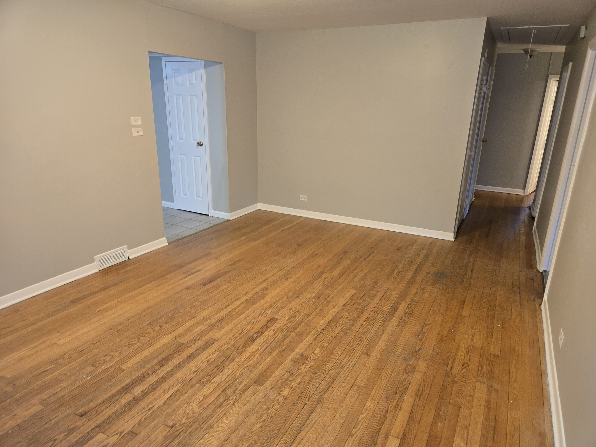 Building Photo - 15135 Woodlawn Ave