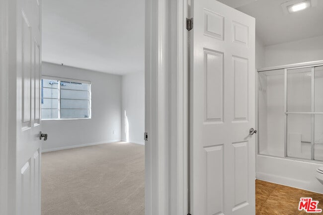 Building Photo - 2050 S Bentley Ave