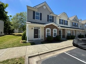 Building Photo - Gorgeous 3 Bedroom Townhome - Ready and Available