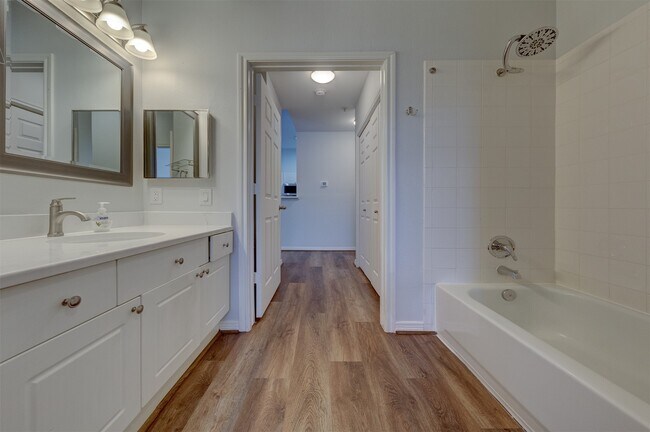 Building Photo - 3045 Marina Bay Dr