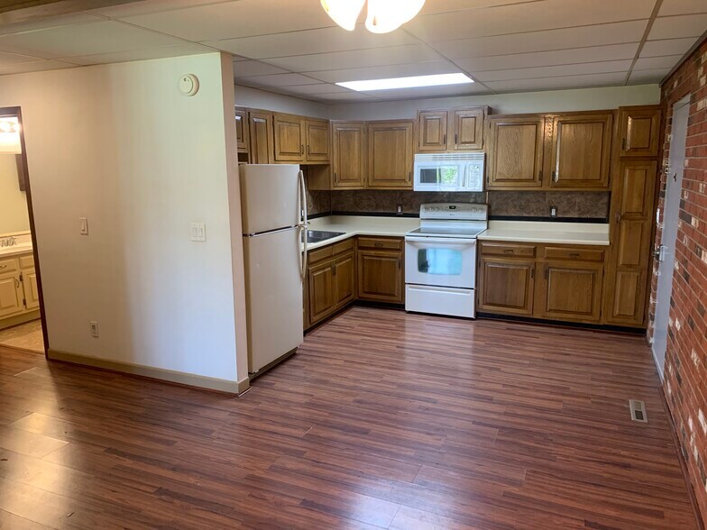 Building Photo - 2526 Rebecca Ct W