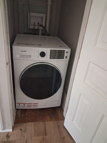 washer dryer combo - 829 Miller Ave