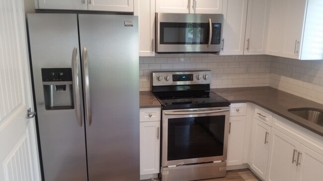 Building Photo - Beautifully updated town home with fenced backyard.