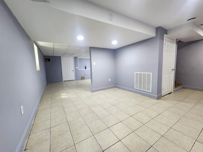 Building Photo - 67 Burgundy Dr