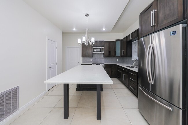 Building Photo - 2319 Palos Lp