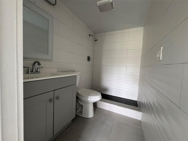 Building Photo - 9235 Lagoon Pl