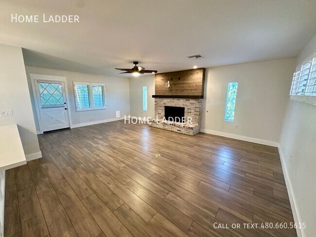 Building Photo - 4728 E Edgemont Ave