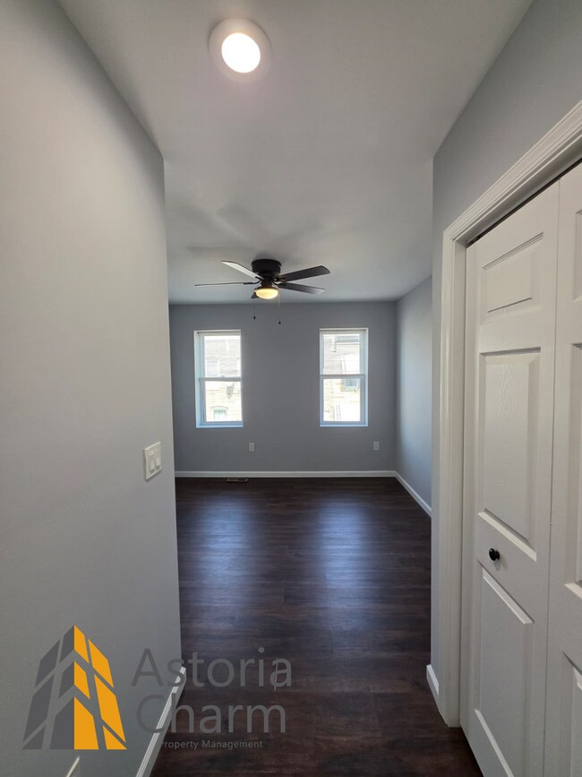 Building Photo - Renovated 2 Bedroom + Den, 3 Bath Home with Ensuites, Finished Basement and Stainless Appliances