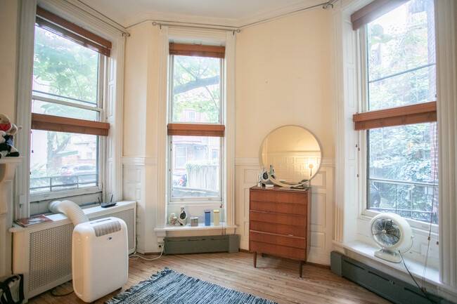 BD with Bay windows - 2013 Locust St