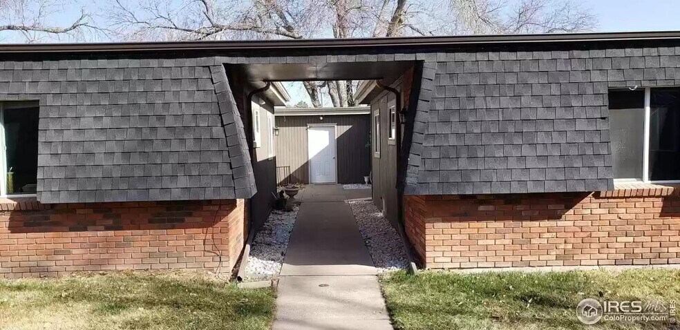 Building Photo - 405 E Thunderbird Dr