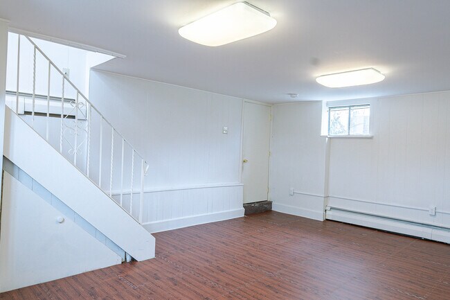 Building Photo - 41 Potter St