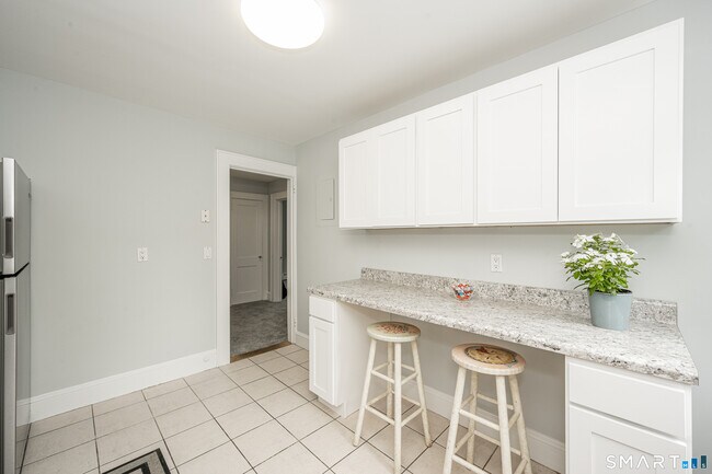Building Photo - 300 Hubbard Ave