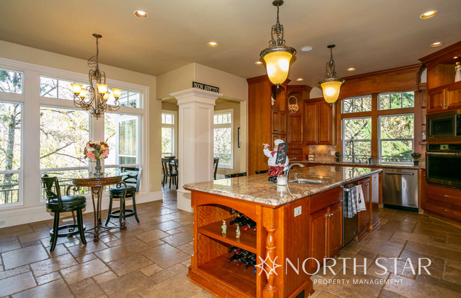 Building Photo - Stunning Home in Hidden Creek